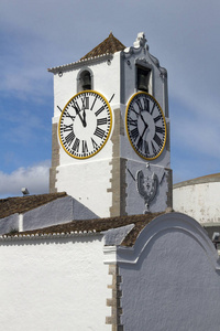 圣玛利亚教堂钟楼维亚纳, 塔维拉