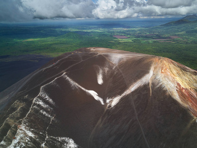 Volcanoboarding 在尼加拉瓜