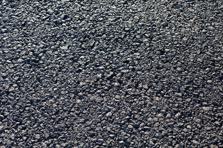 新的沥青路面的特写水平视图照片