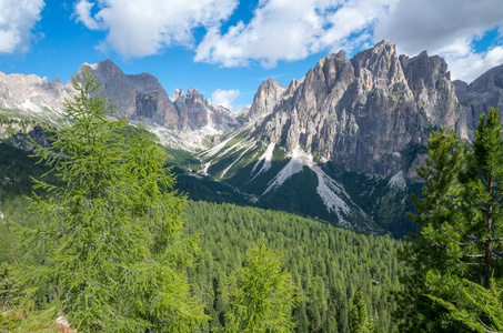 Catinaccio 山地块从道路到帕苏丰杜 Costalungo, 白云岩, 维尔迪 Fassa, 瓦尔 di Fassa, 