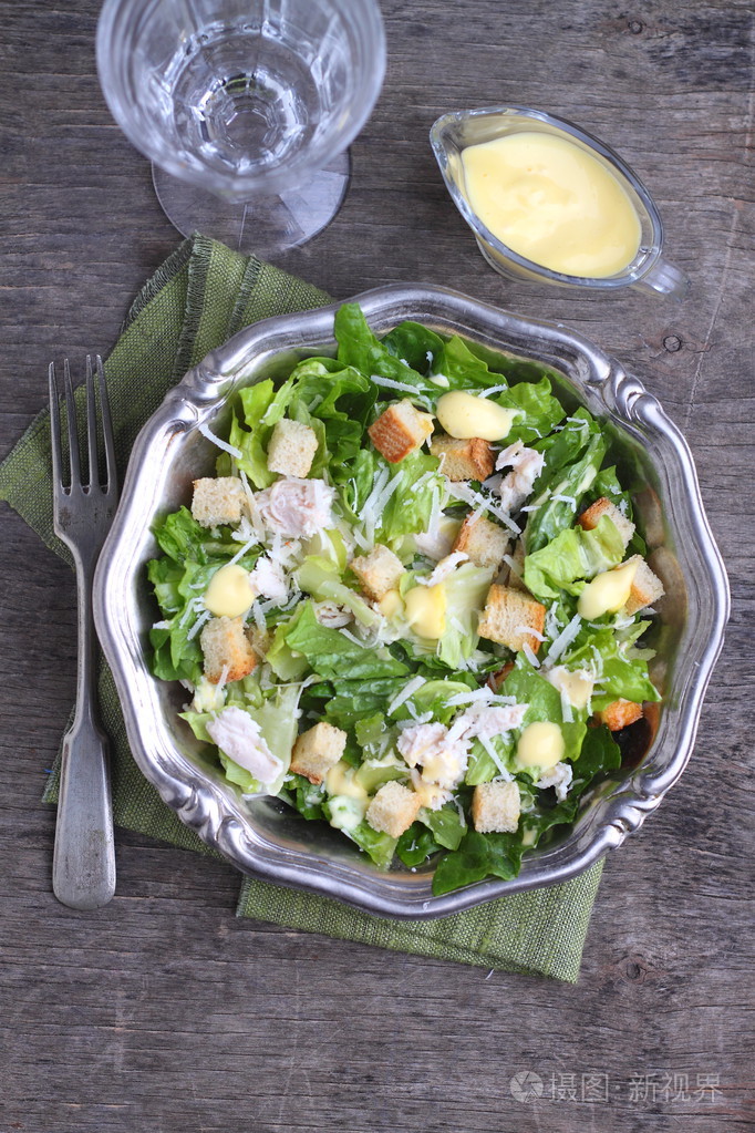 恺撒沙拉(一道常见于桌边服务的传统沙拉.有时候会被称做"沙拉之王".