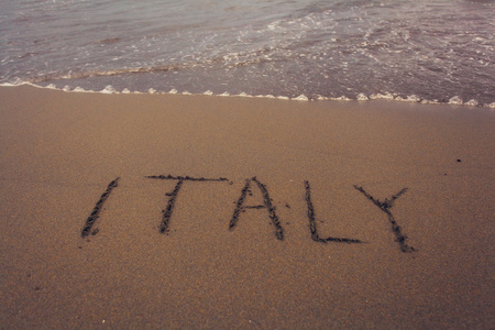 意大利在沙子上题词