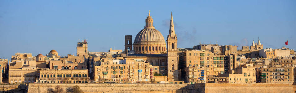 瓦莱塔, 马耳他, 在下午的天际线与 Carmelite 教堂圆顶和圣保罗的塔