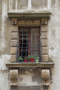 中世纪的窗口与重铁艺窗花图片