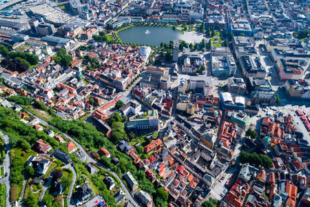 卑尔根是一座城市和自治市在西海岸的特