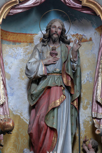 象征耶稣基督圣心的雕像-天主教符号圣心耶稣祭坛在教堂的假设在斯韦