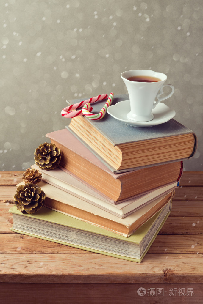 茶杯上糖果的书