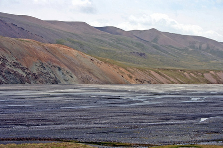 吉尔吉斯斯坦是 ak shyrak 地区，天山山脉，