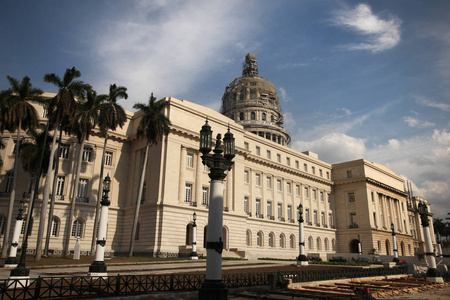 El Capitolio 或国家议会大厦在哈瓦那，古巴