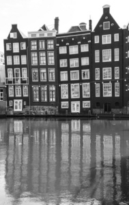 在阿姆斯特丹在黑色和白色的房子