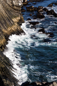 岩石和蓝色的海, 冰岛