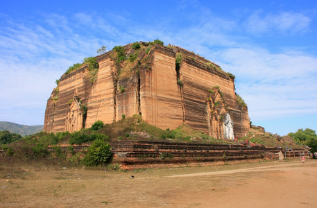 仍然是佛塔的不完整 Mingun Pahtodawgyi，曼德勒，缅甸