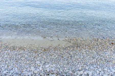 在西班牙的伊维萨岛地中海海滨, 假日和夏季场景