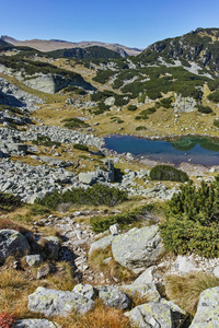 壮观的夏天风景与山湖, Rila 山, 保加利亚