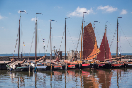 与传统木制渔船 urk 的荷兰港