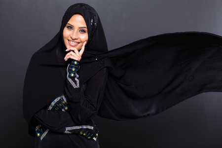 时尚的阿拉伯女人照片
