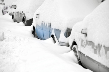 雪盖的车