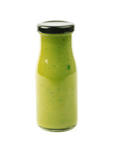 一瓶隔离的绿色酱油