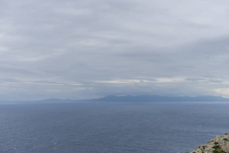 海洋, 马略卡岛海滩, 暴风雨的天空, 没有人的海滨