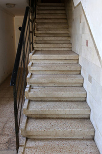 楼梯是建筑物或结构的元素。