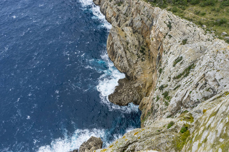 西班牙的马略卡岛 formentor 角。地中海沿岸的悬崖