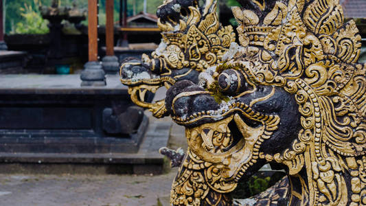 印尼巴厘岛普拉 Besakih 寺龙雕像