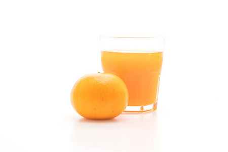 橙色橙汁在白色背景