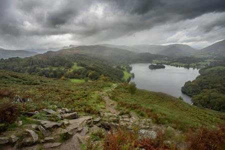 从 Loughrigg 到湖区的景观观