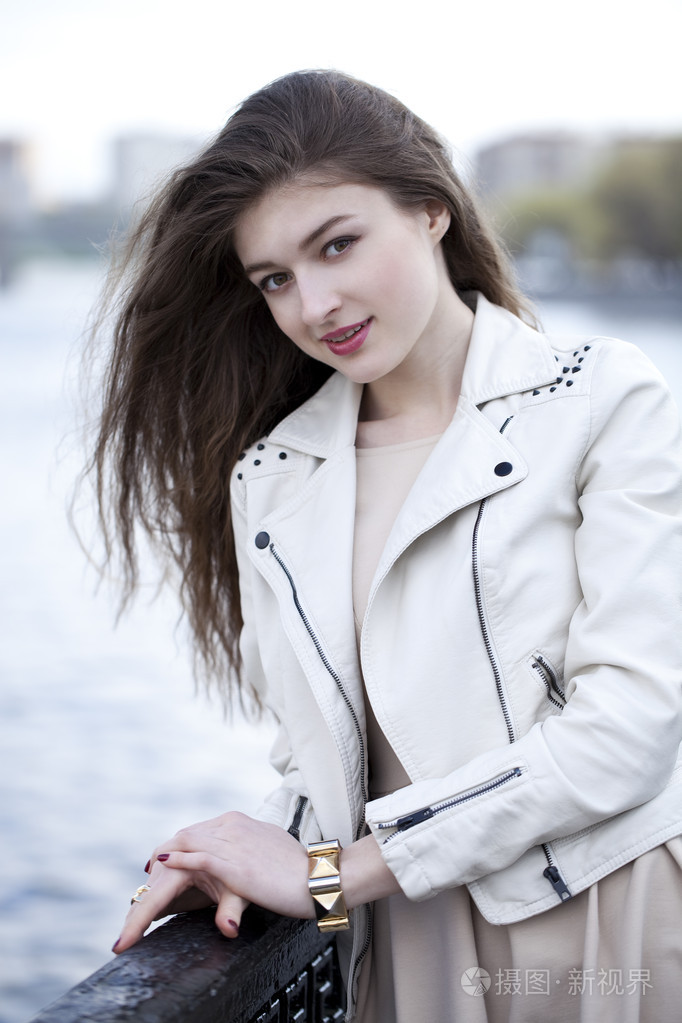 有魅力的年轻女人