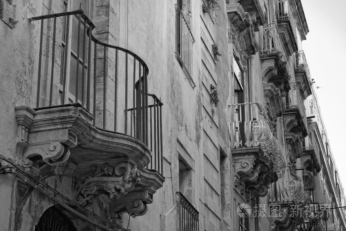 意大利 西西里 锡拉库萨 ortigia 巴洛克式建筑外立面的原始阳台