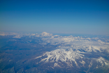 云对阿尔卑斯山