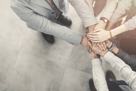 携手并进扬帆起航图片