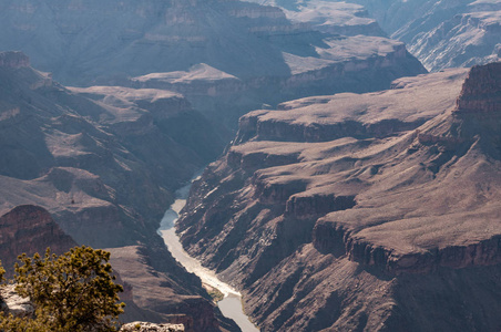 河在大峡谷国家公园北缘壮丽的风景, 亚利桑那州, 美国。科罗拉多河全景照片