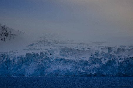 南极冰川与冰雪