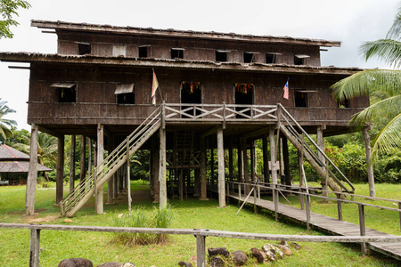 Melanau 高大的传统木制房屋