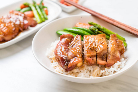 照烧鸡肉盖饭照片