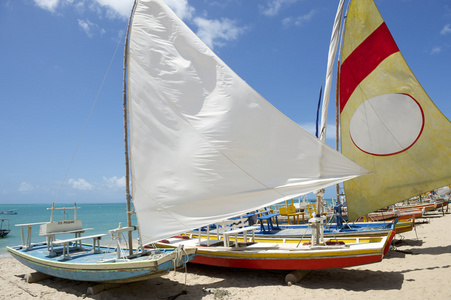 然加达传统帆船巴西海滩布雷兹农村贫困地区典型的泥屋在泰国乌汶府省
