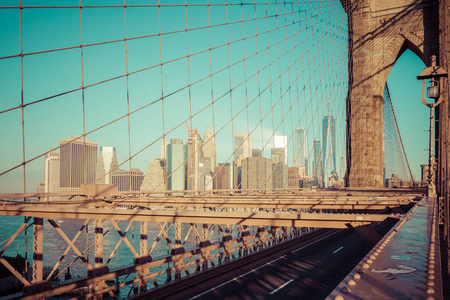 布鲁克林大桥在纽约市。晨光中的美国著名地标