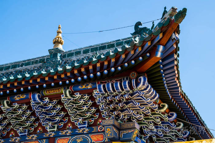 古蒙古佛教寺庙五彩瓦片屋顶