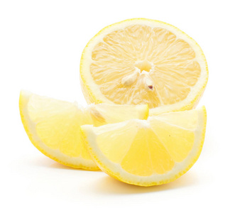 一柠檬半和两片在白色 backgroun 上分离