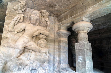 印度教雕塑在洞1在象岛海岛。印度孟买