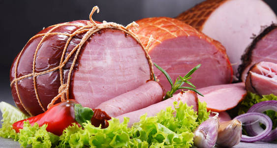 什锦肉类产品组合照片