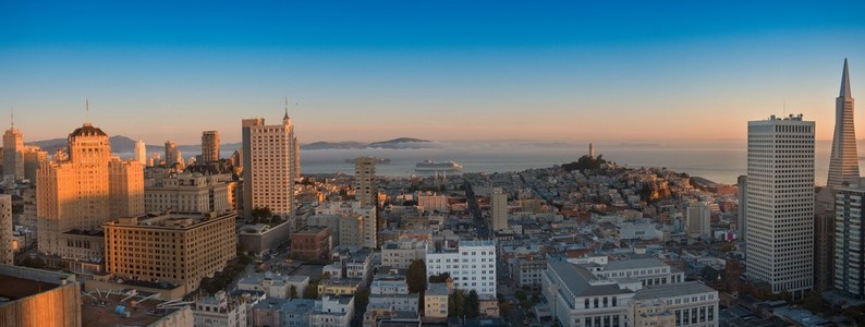 全景鸟瞰图 San Francisco 和湾区日出