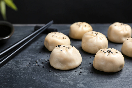 板带美味包子饺子, 特写