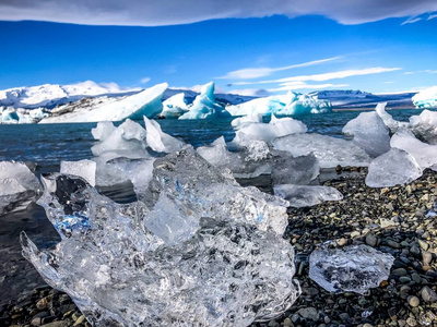 全球变暖导致冰岛泻湖冰川漂浮的冰山