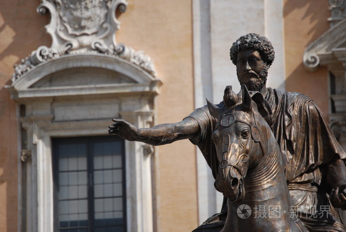 国会山上的罗马皇帝马可  奥勒留的青铜马雕像