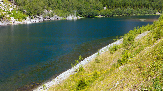 夏季山湖挪威。