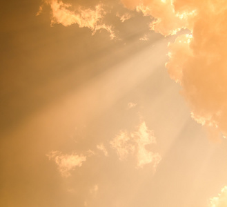 希望的光芒光芒,乌云的光线照片