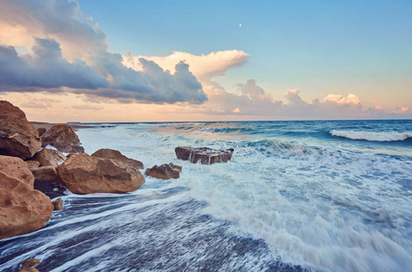 地中海美丽的海浪