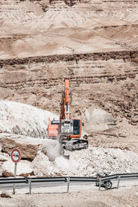 挖掘机阿特拉斯山山区道路建设